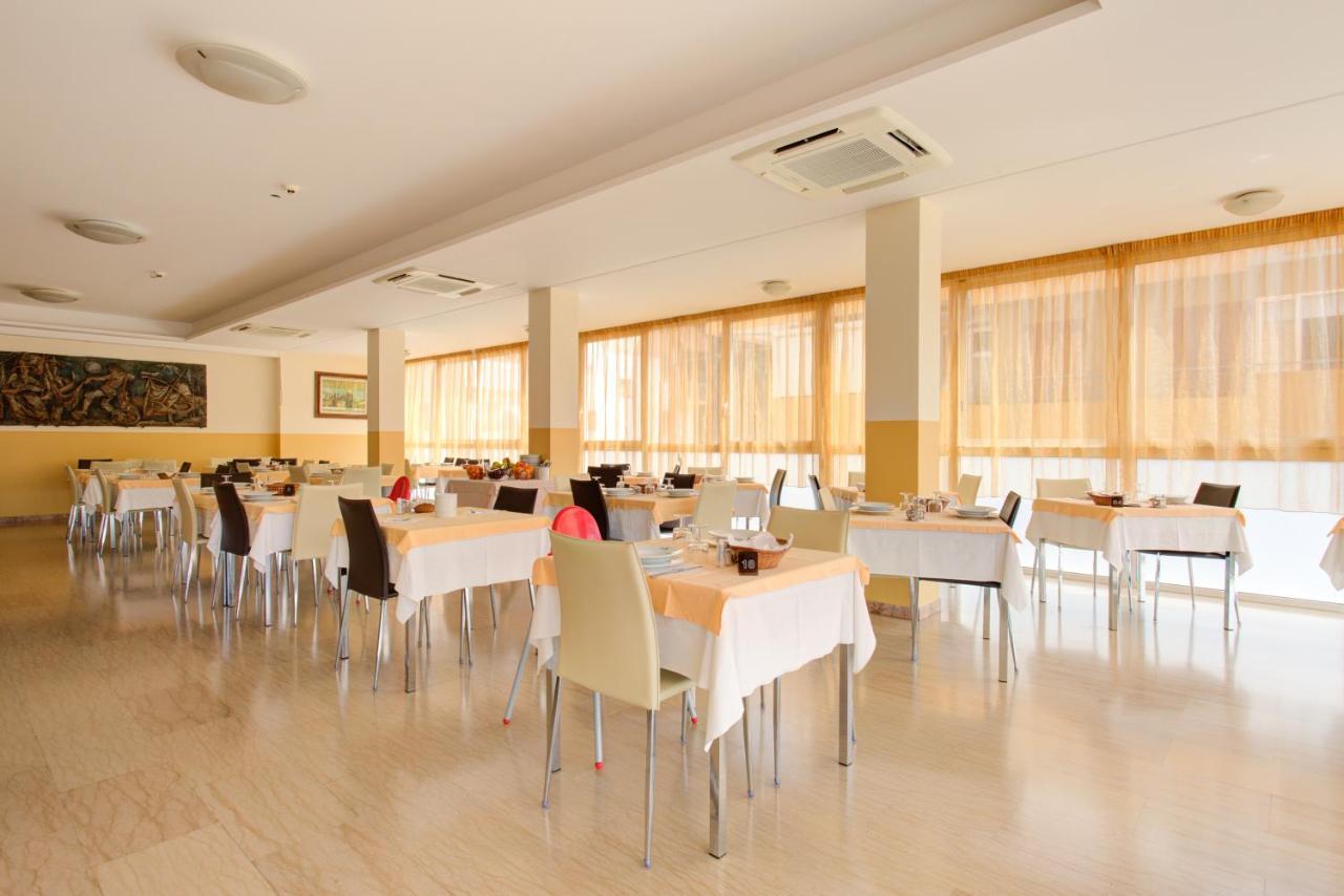 רימיני Hotel Nella מראה חיצוני תמונה