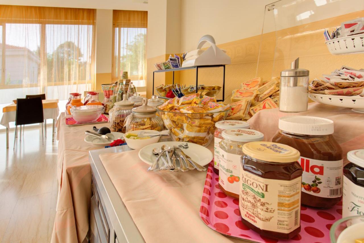 רימיני Hotel Nella מראה חיצוני תמונה