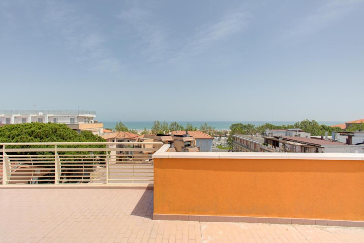 רימיני Hotel Nella מראה חיצוני תמונה