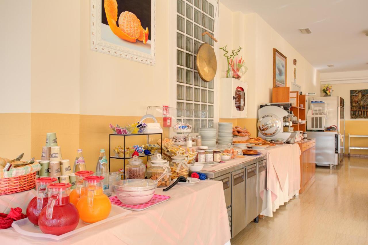 רימיני Hotel Nella מראה חיצוני תמונה