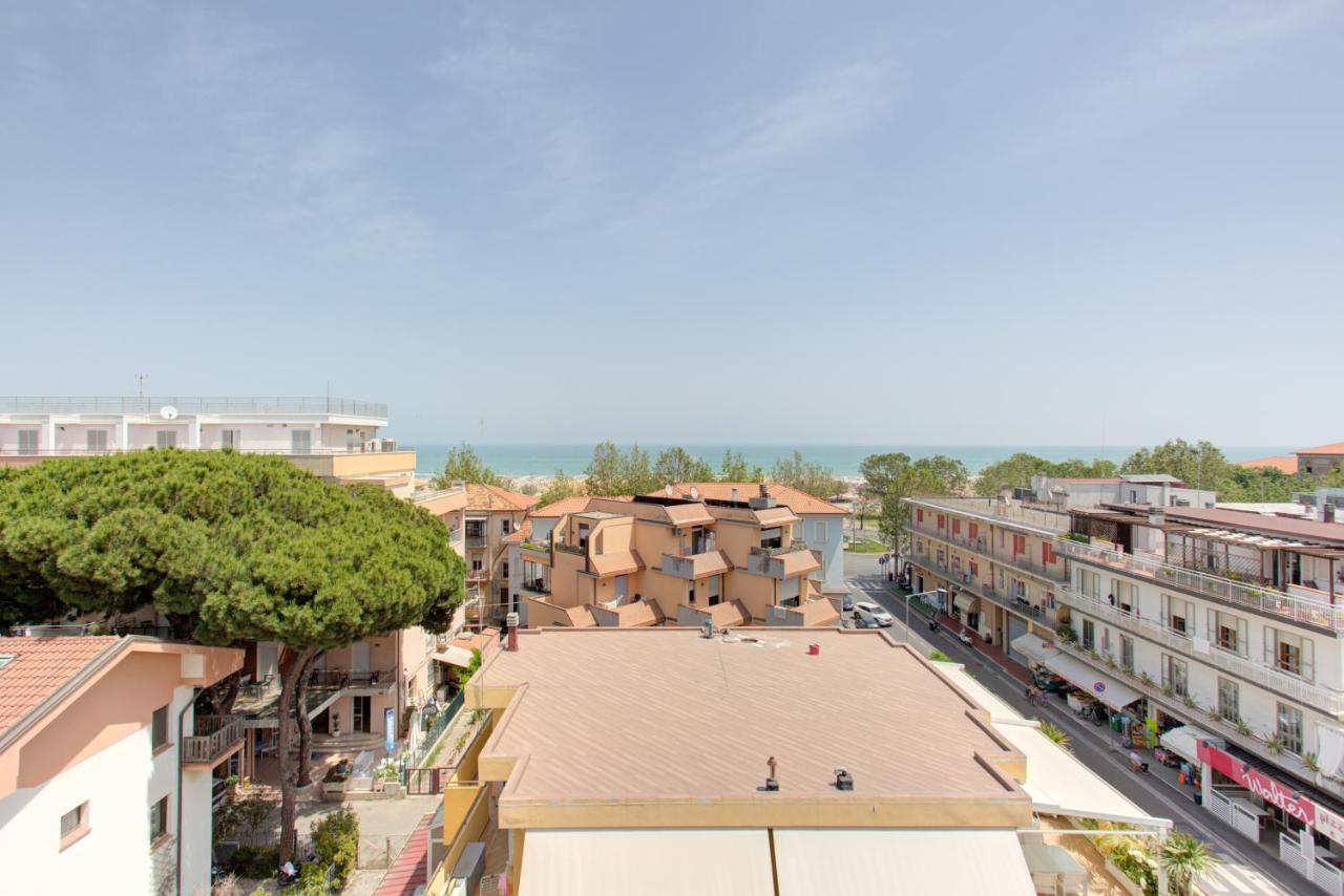 רימיני Hotel Nella מראה חיצוני תמונה