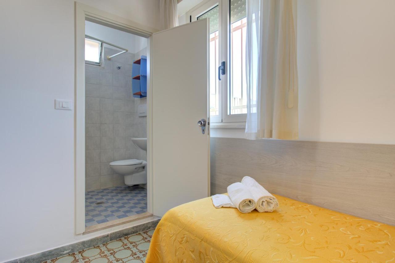 רימיני Hotel Nella מראה חיצוני תמונה