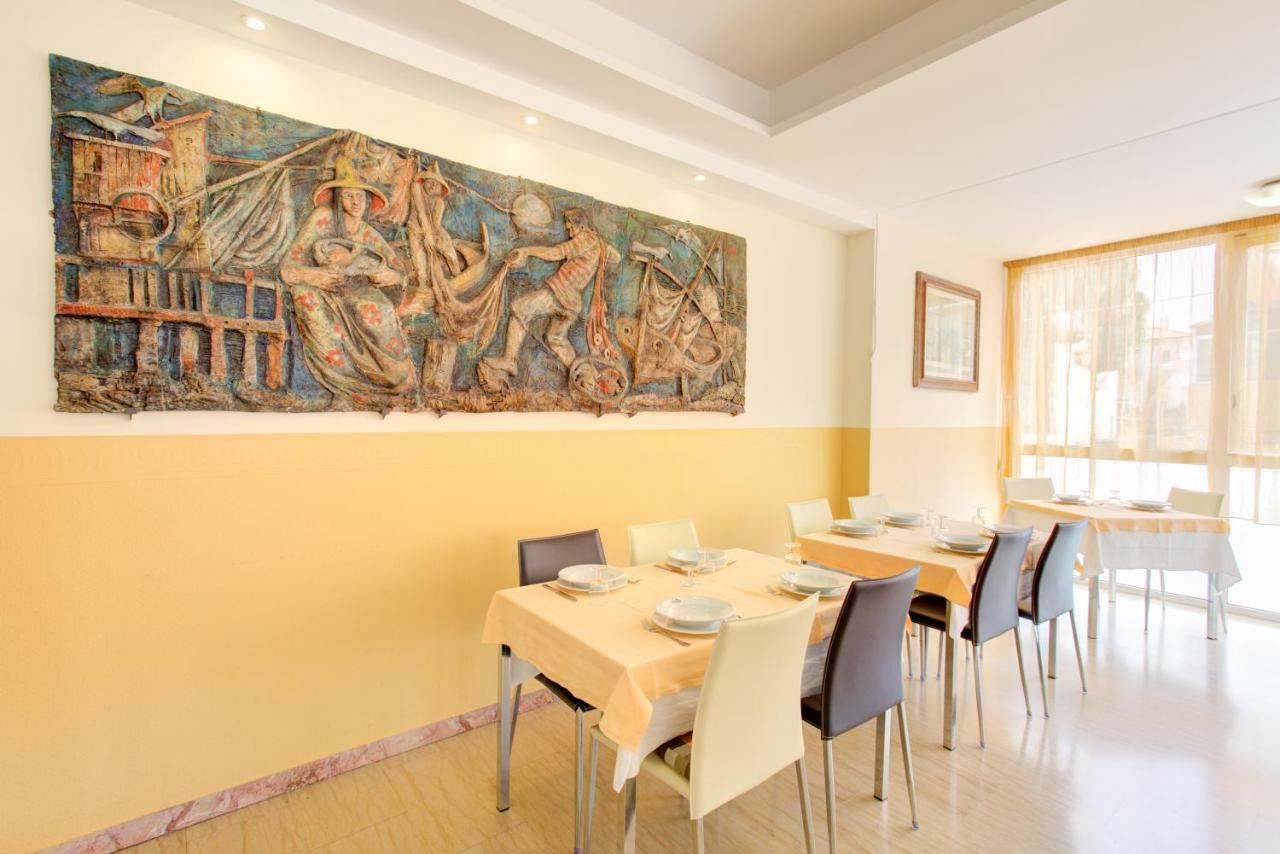 רימיני Hotel Nella מראה חיצוני תמונה